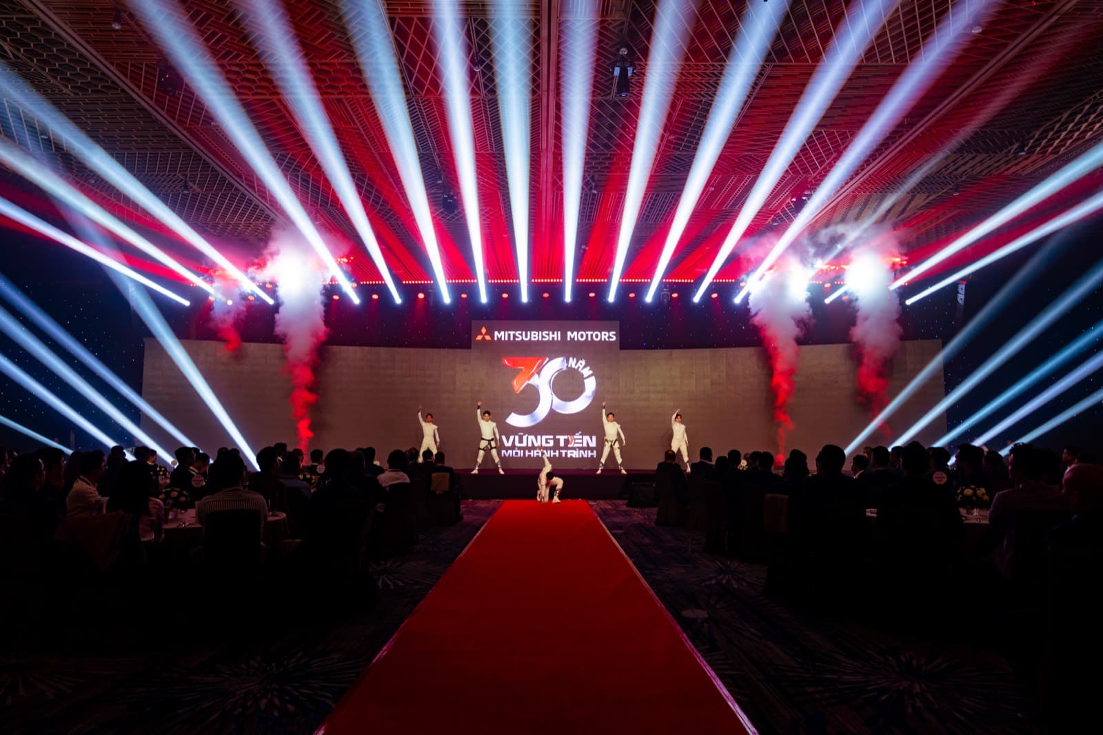 Mitsubishi Motors VN — It's Time — hình 1